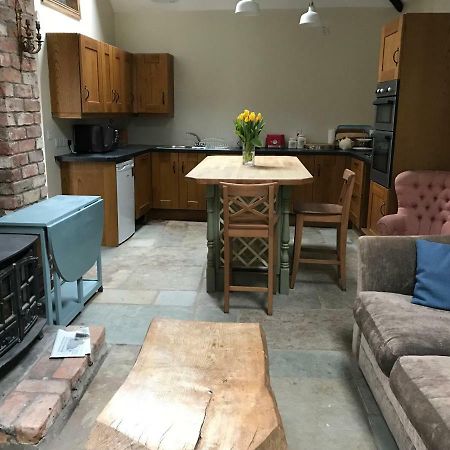Tracey'S Farmhouse Cottage เบลฟาสต์ ภายนอก รูปภาพ