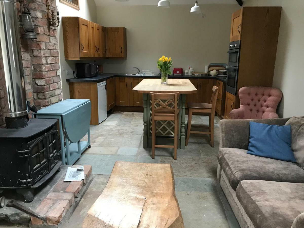 Tracey'S Farmhouse Cottage เบลฟาสต์ ภายนอก รูปภาพ