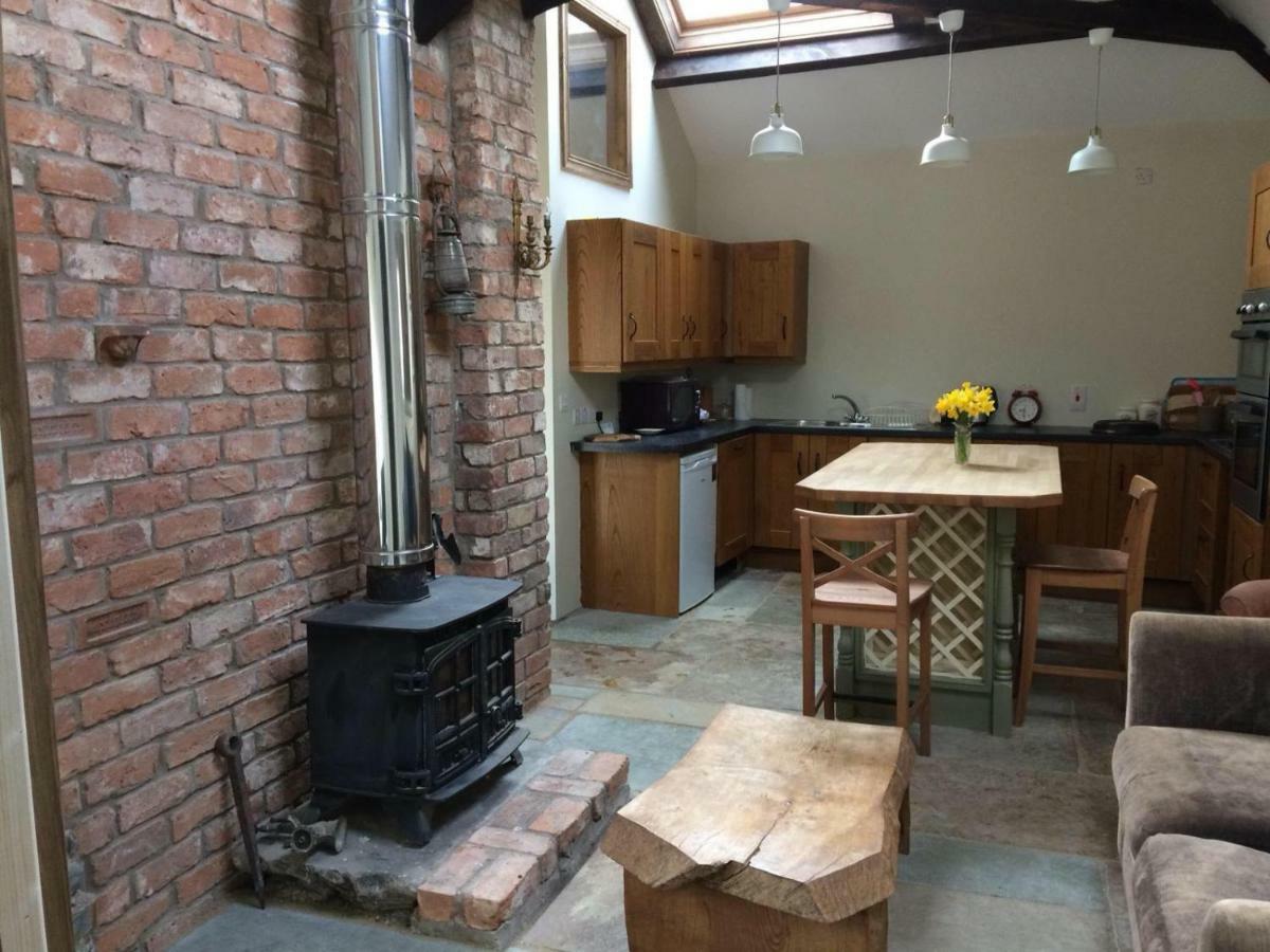 Tracey'S Farmhouse Cottage เบลฟาสต์ ภายนอก รูปภาพ