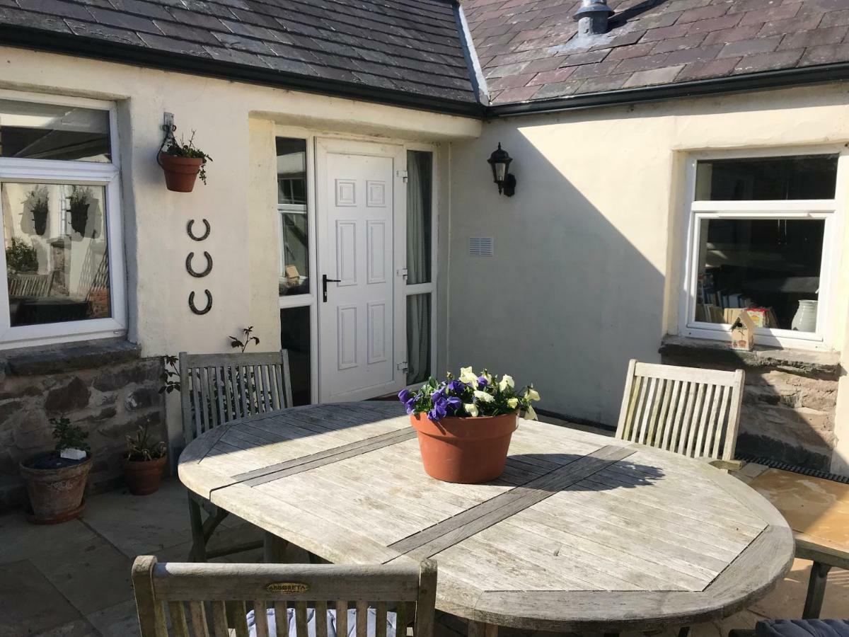 Tracey'S Farmhouse Cottage เบลฟาสต์ ภายนอก รูปภาพ