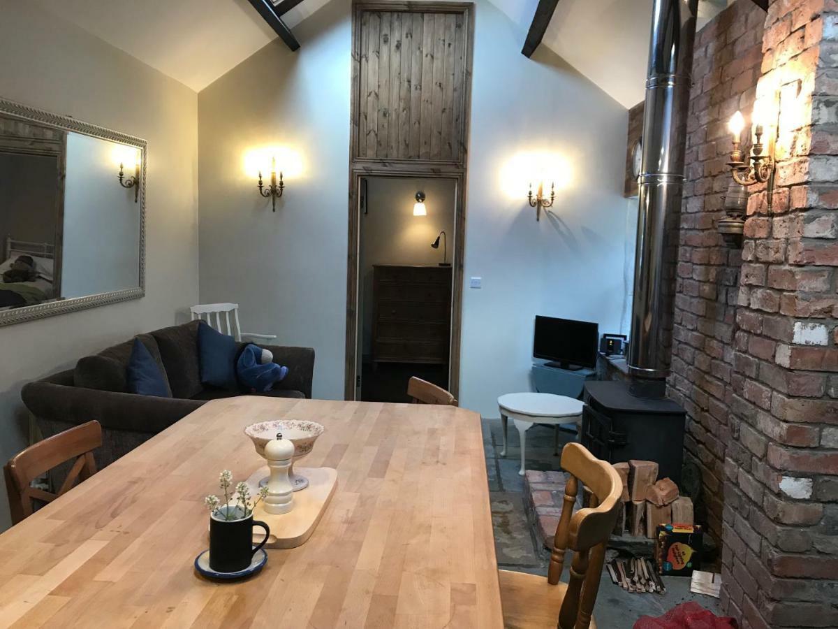 Tracey'S Farmhouse Cottage เบลฟาสต์ ภายนอก รูปภาพ